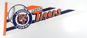 Banderín de tamaño completo autografiado por el equipo de los Tigres de Londres (13 autos) - Imagen 1 de 6