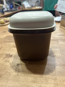 RARE! Vintage Tupperware Mini Ice Bucket Brown and Beige 1466-11 - Picture 1 of 6