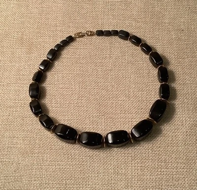 Napier винтажный Lucite коренастый черный бисер ожерелье и стильные золотые акценты - Изображение 1 из 4