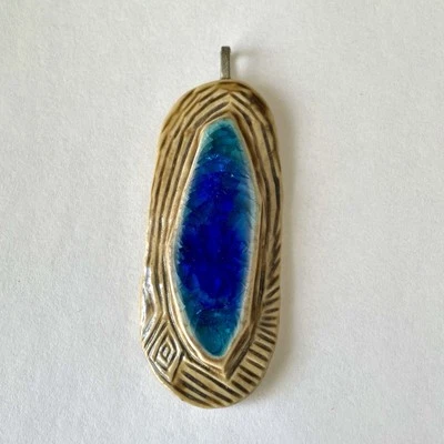 Collar Artístico Abstracto Cerámica Vidrio Hecho a Mano Único Boho Tribal Tallado Foto 1 de 4