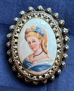 Limoges Porzellan Kamee Brosche Anstecknadel goldfarben Metall mit Kunstperlendekor - Bild 1 von 2