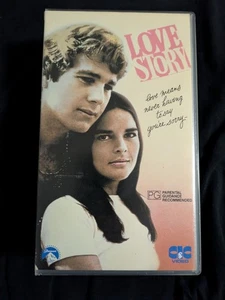 LOVE STORY - 1971 Paramount Pictures/CIC VHS release - Ryan O'Neal & Ali MacGraw - Picture 1 of 1