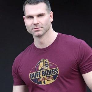 Ruff Riders Filling Station T Shirt Medium Gently worn Cotton blend - Picture 1 of 4