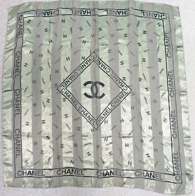 Auténtica bufanda de seda con logotipo CC CHANEL verde #52877B Foto 1 de 4