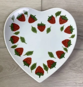 Williams Sonoma Heart Shape Strawberry La Fraise Chene Dessert/Appetizer Plate - Picture 1 of 4