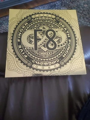 F8 by Five Finger Death Punch (Record, 2023) Foto 1 de 4