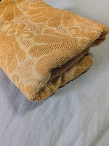 Vintage Retro Fieldcrest Seashell Fringe Bath Towel Gold Sculpted Yellow USA 70s - Picture 1 of 8