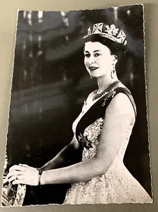 #T4110 QUEEN ELIZABETH 11 REAL PHOTO POSTCARD, - Picture 1 of 2