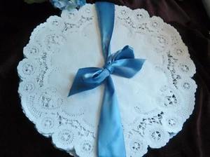 100 12" WHITE FRENCH LACE HEART ROUND PAPER DOILIES WEDDING CHARGER PLACEMAT - Picture 1 of 4