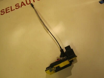 30699756 Cerradura puerta trasera derecha volvo v70 2.4d 2006.y Foto 1 de 3