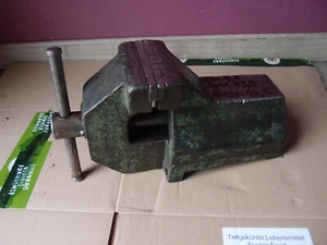 alter Schraubstock  Spannweite 13cm, Backenbr.9,5 cm, Gewicht ca. 12,5 kg - Bild 1 von 6