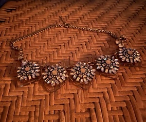 Collar grueso pesado vintage de pedrería transparente y cuello Lucite - Imagen 1 de 4