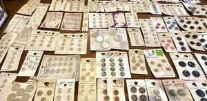 Vintage Button Lot On Cards (140+) Streamline, Lansing, LeChic, Shell, Wood - Picture 1 of 24