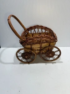 Small Vtg BAMBOO & WICKER BABY CARRIAGE BASKET DECOR - Picture 1 of 8
