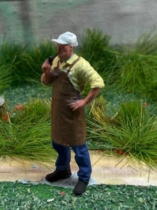 MODEL Railway Figure shop worker with pipe  HO OO 3D SCALE Printed Hand Painted - Picture 1 of 8
