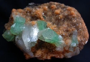 STUNNING GREEN APOPHYLLITE CRYSTALS W/ STILBITE BLEDS ON PINK HEULANDITE MATRIX - Picture 1 of 4