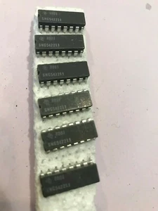 5 MICROCIRCUITS P/N SNC542211, DATE CODE 8001 - TAIWAN - Picture 1 of 2