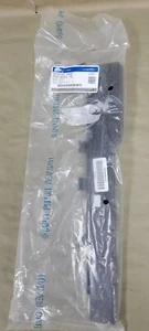 Deflector de soporte de radiador Ford Explorer Lt 2016-19 OEM Fomoco FB5Z-8311-C - Imagen 1 de 3
