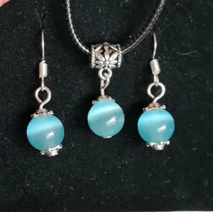 Costume Jewellery Blue Necklace with matching Earrings - Picture 1 of 4