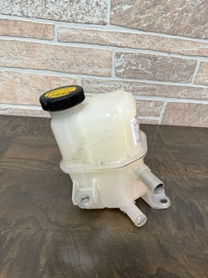 Tanque de refrigeração reservatório líquido de arrefecimento de água Toyota Prius V 2010-2015 inversor - Imagem 1 de 3