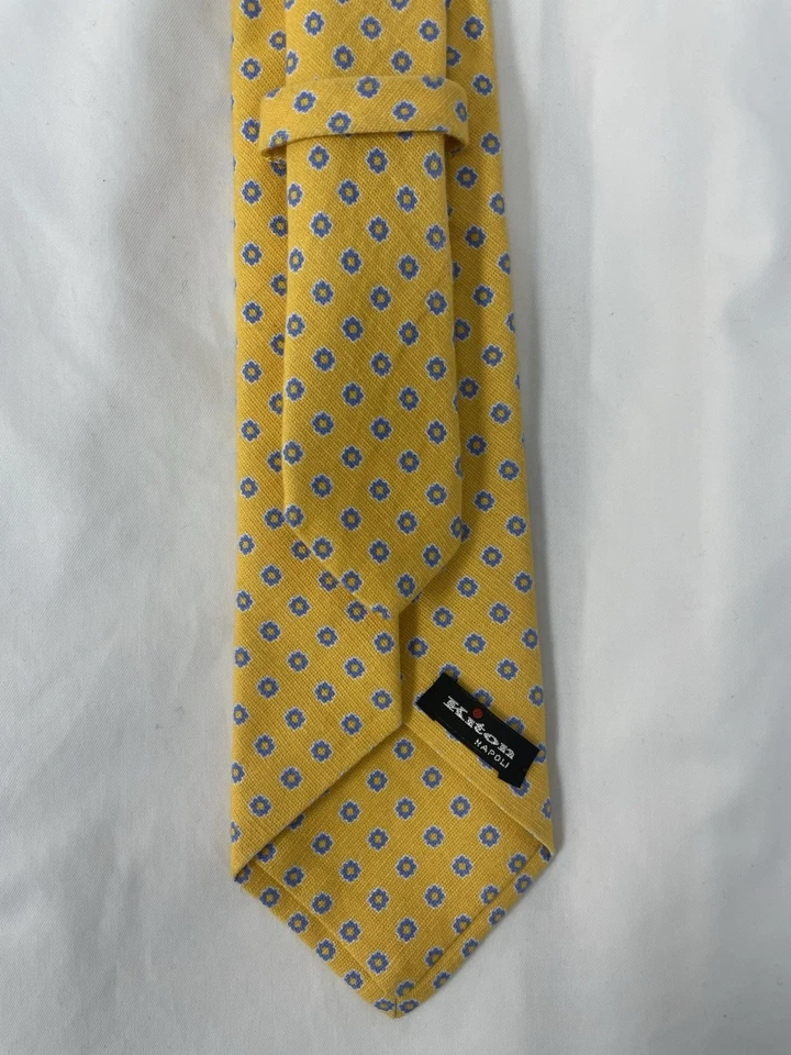 Corbata Kiton de algodón/lino amarillo floral 7 pliegues para hombre Foto 1 de 4