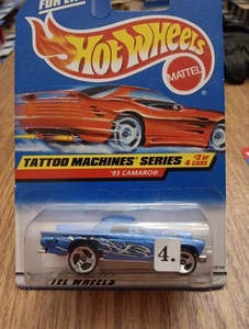 Coche equivocado en tarjeta 1997 Hot Wheels '93 Camaro #686 con '57 T-bird azul difícil de encontrar - Imagen 1 de 15