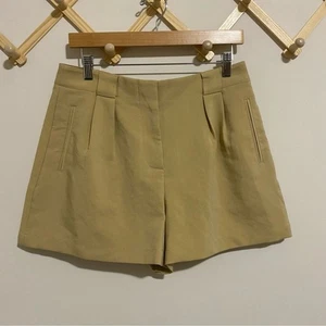 NWT Tuckernuck Safari Shorts Tan size Medium - Picture 1 of 9