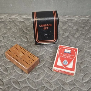 Cribbage Set Pins Board - Sealed Original Cards Ungeöffnet Vintage Hard Case - Bild 1 von 18