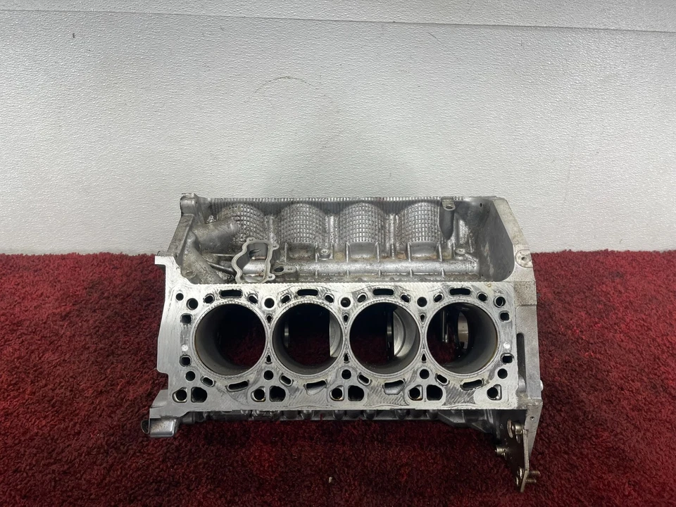 BMW F06 F12 F10 F02 F15 F16 N63N Motor Bloque de cilindros Carcasa OEM 95K Foto 1 de 4