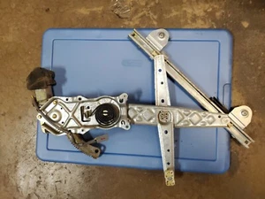 1998-1999-2000-2001-2002 LINCOLN CONTINENTAL RIGHT REAR WINDOW REGULATOR MOTOR - Picture 1 of 2