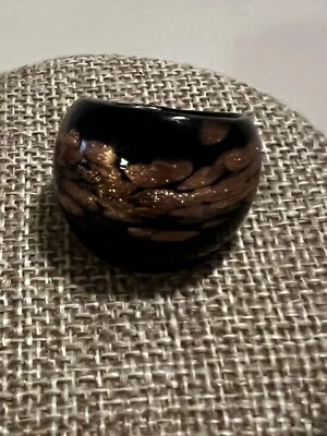 Anillo Vintage Art Glass Marrón Cúpula Oro Brillo Talla 7.5 Foto 1 de 4