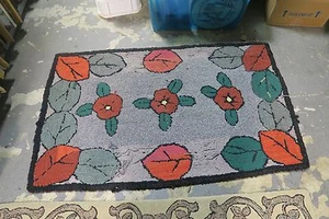 Primitive Antique American Hand Made Hooked Rug 2'10" x 4'6" on burlap  - Bild 1 von 5