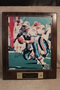 DAN MARINO MIAMI DOLPHINS SIGNED 10" X 8" PHOTO ON PLAQUE WITH COA - Picture 1 of 6