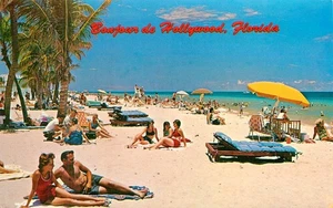 Vintage Bonjour de Hollywood Florida Beach Postcard AAA Card Co. - Picture 1 of 2