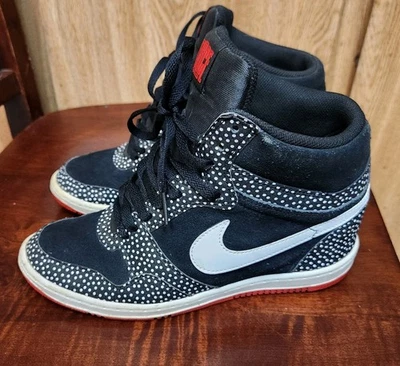 Nike Force Sky Zapatos Altos Para Mujer Talla 9.5 Negro Lunares Ocultos Cuña Tenis Foto 1 de 4