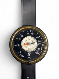 Vintage Scubapro Diver's Wrist Depth Gauge 250 Feet Made in Italy SOS *Untested* - Picture 1 of 12