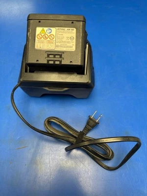 STIHL AK10 36v BATTERY WITH CHARGER (C57005099) - Image 1 of 4