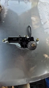 OEM 2006-2008 Infiniti FX35 MOTOR LIMPIAPARABRISAS TRASERO 3,5 L con brazo limpiaparabrisas, ojales, completo - Imagen 1 de 3