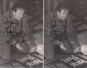 ROBIN WILLAMS HANDSIGNIERTE 2 S/W FOTOS "EIN TOLLES SAMMLERSTÜCK" - Bild 1 von 2