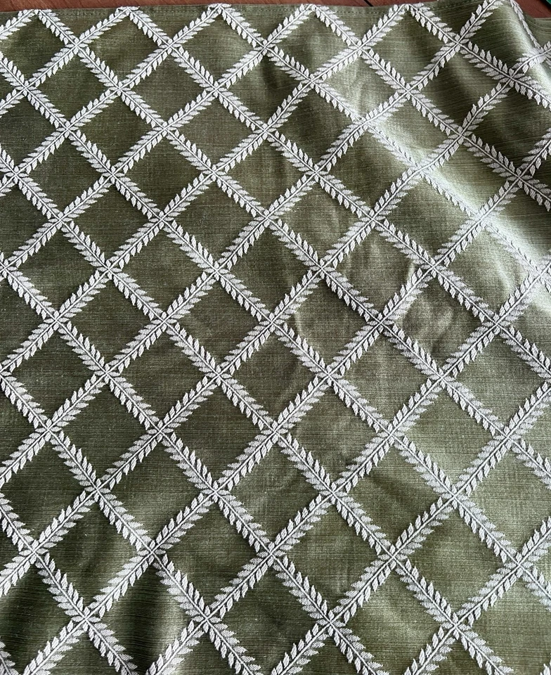 Lenox Green Embroidered Tablecloth 132x68 Oblong Lattice Leaf Pattern - Image 1 of 4