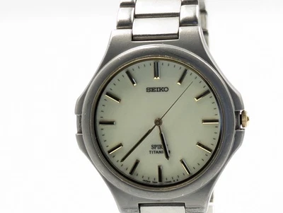 Reloj de cuarzo de titanio Seiko 7N01-7100 serie SPIR 10BAR esfera blanca para hombre 141 Foto 1 de 4