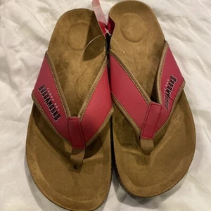 Tampa Bay Buccaneers FCCO Mens Red & Tan Cork Sandal Flip Flops Sz Lg  9-10 Nwt - Picture 1 of 12