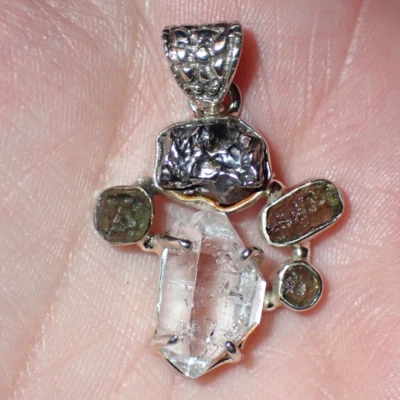 Colgante Herkimer de diamantes, moldavita y meteorito en plata de ley Foto 1 de 3