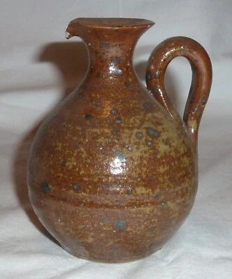 handgefertigt? runde, braun glasierte Vase aus Ton Höhe 12 cm Ausguss Krug - Bild 1 von 4