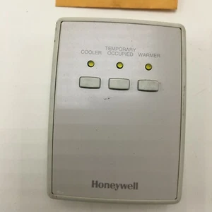 Honeywell White Electronic T7047C And T7047G Thermostat And Remote Space Sensor - Picture 1 of 7