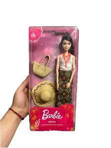 Barbie 2018 Kirana Batik GDL90 Indonesia Kawung Manis Special Edition doll Iwan  - Bild 1 von 8