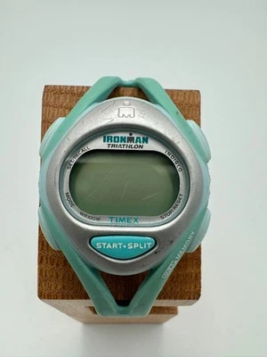 Este es un reloj digital TIMEX IRONMAN TRIATHLON para mujer (Y2K) Foto 1 de 4