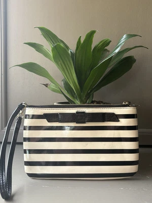 Muñequera de nailon blanca y negra Kate Spade Chelsea The Little Better Foto 1 de 4