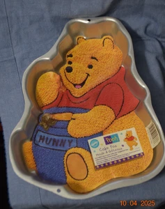Wilton Cake Pan Disney Winnie The Pooh 1995 Excellent Condition 14.25"x10.25" - Picture 1 of 2