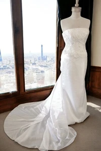 White Bridal Wedding Gown with Train NWOT size 10 - Picture 1 of 17